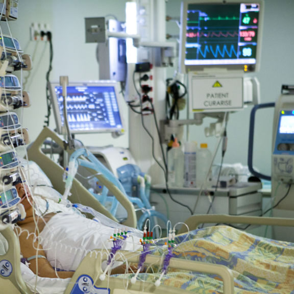 A curarized patient in intensive care.